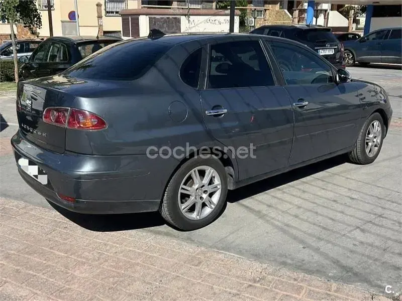 Usado Seat Cordoba 80 CV (58 kW) 2006 Gris / plata Berlina