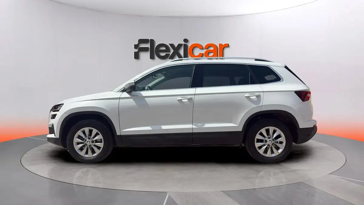 Usado Skoda Karoq Ambition 150 CV (110 kW) 2023 Blanco SUV