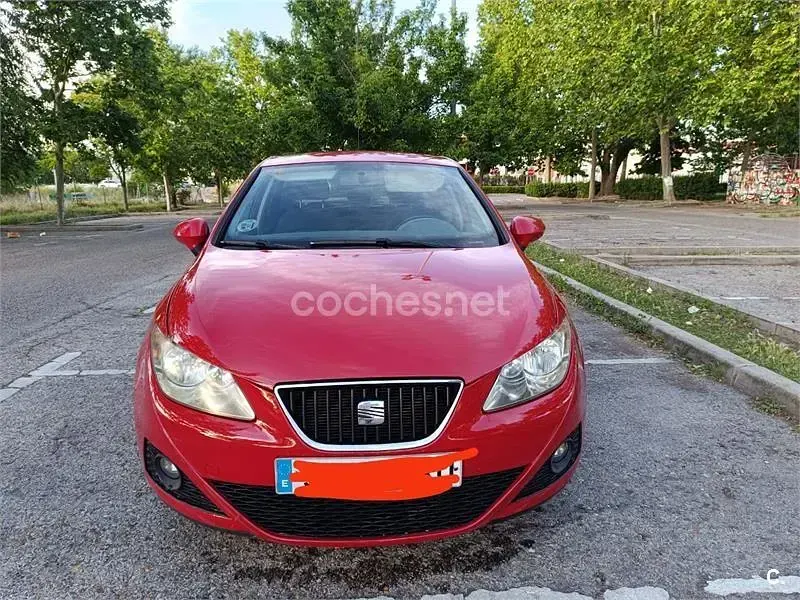 Usado Seat Ibiza Reference 90 CV (66 kW) 2010 Rojo Berlina