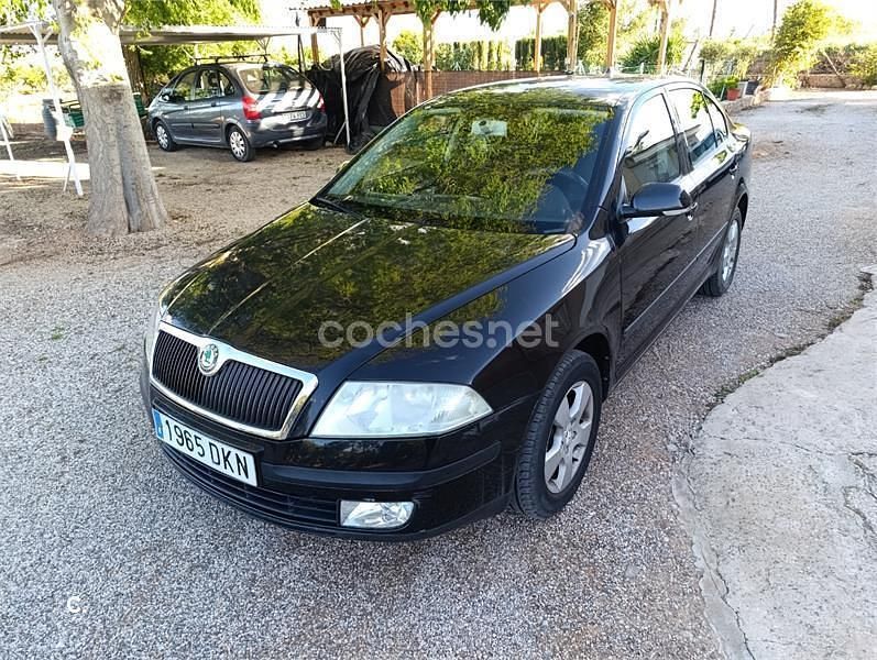 Usado Skoda Octavia Active 105 CV (77 kW) 2005 Negro Berlina
