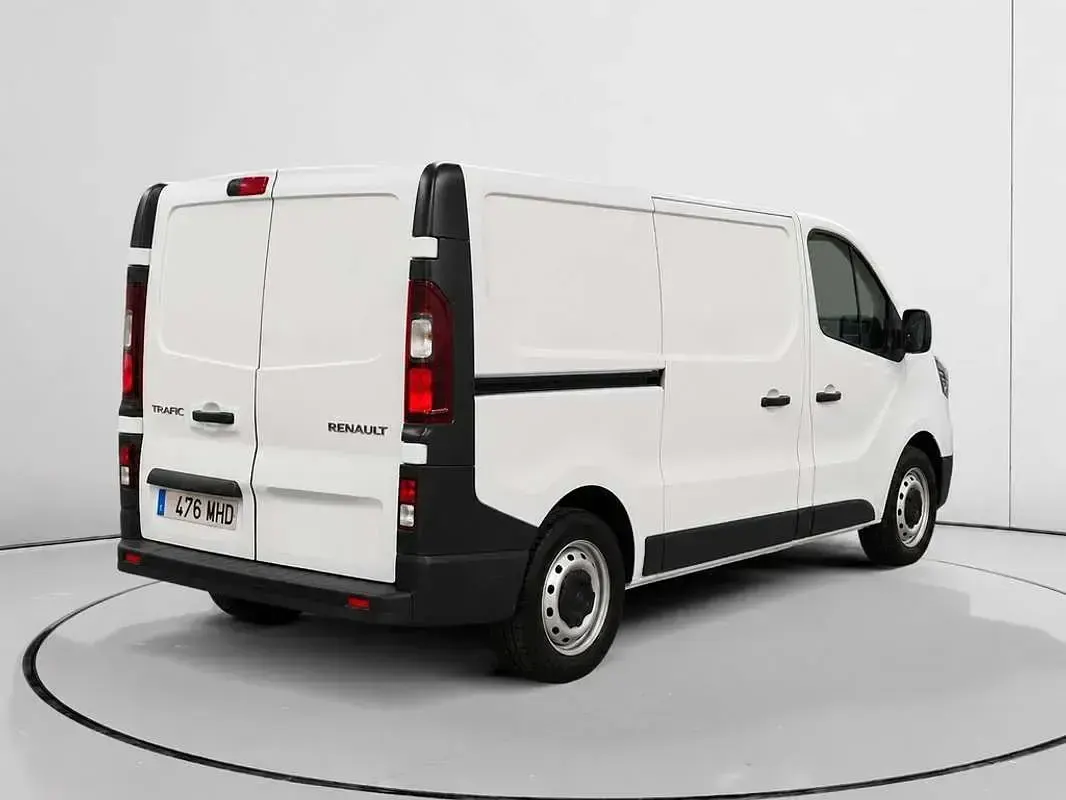 Usado Renault Trafic 131 CV (96 kW) 2023 Blanco Monovolumen