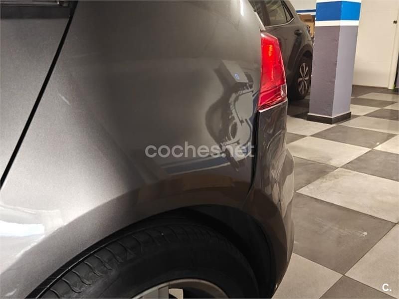 Usado VW Golf VII Advance 105 CV (77 kW) 2014 Gris / plata Berlina