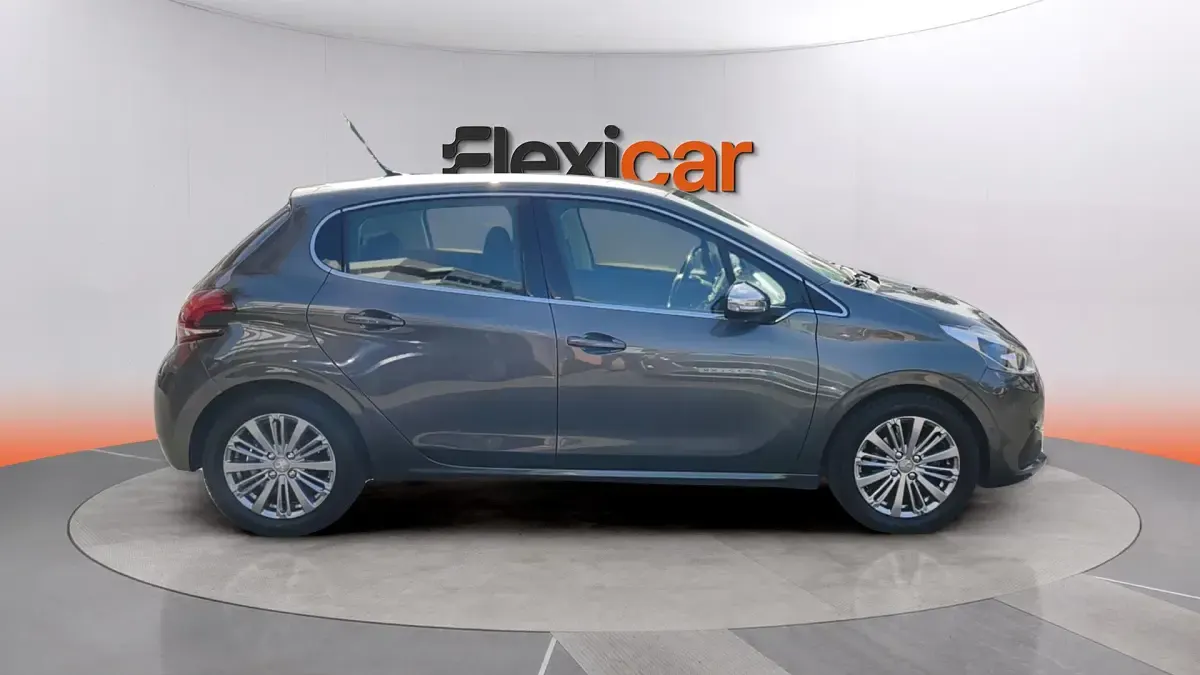 Usado Peugeot 208 Allure 110 CV (80 kW) 2018 Gris Utilitario