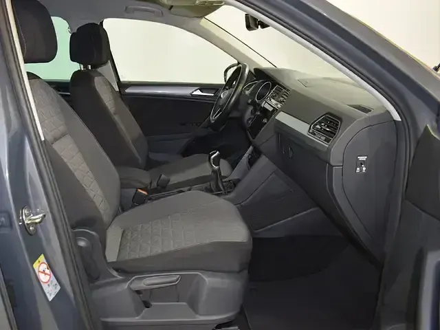 Usado VW Tiguan Life 150 CV (110 kW) 2023 Gris SUV
