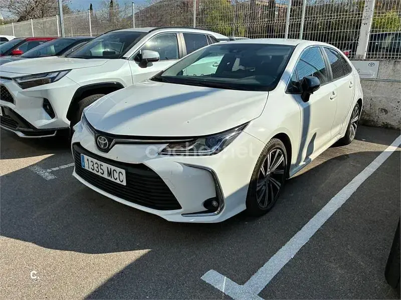Usado Toyota Corolla Style 122 CV (89 kW) 2022 Blanco Berlina