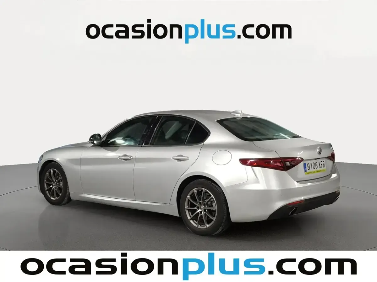 Usado Alfa Romeo Giulia 150 CV (110 kW) 2017 Gris Berlina