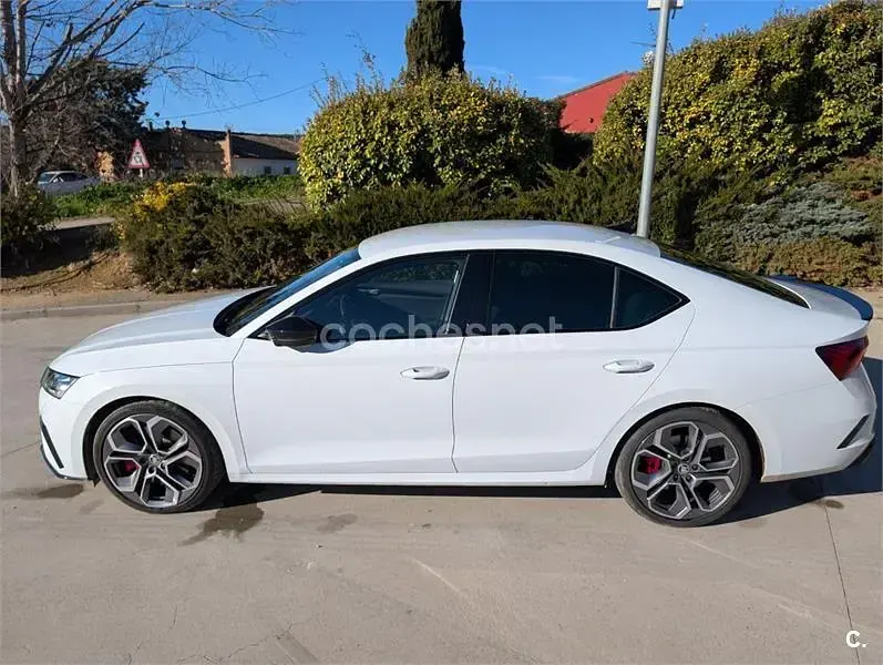 Usado Skoda Octavia RS 245 CV (180 kW) 2022 Blanco Berlina
