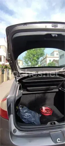 Usado Renault Mégane III 110 CV (80 kW) 2012 Gris / plata Berlina