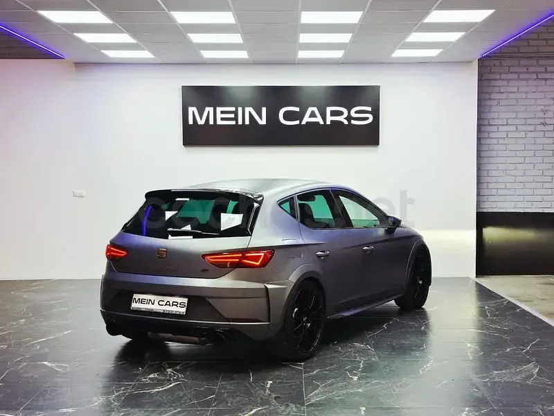 Usado Seat Leon CUPRA 300 CV (220 kW) 2018 Gris / plata Berlina