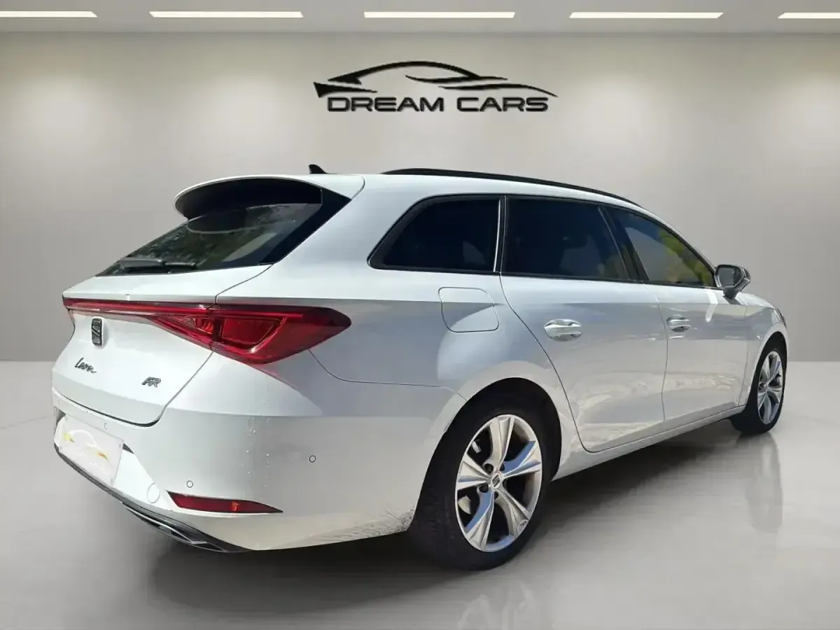 Usado Seat Leon FR 150 CV (110 kW) 2021 Blanco Familiar
