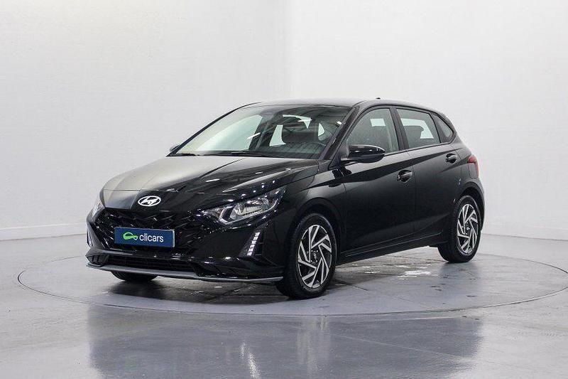 Negro Usado 2024 Hyundai i20 Berlina | 15.490 € (Precio justo) - Imagen 1/4