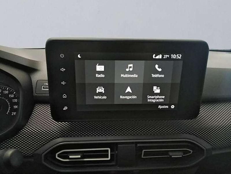 Usado Dacia Jogger Expression 110 CV (80 kW) 2024 Verde Monovolumen