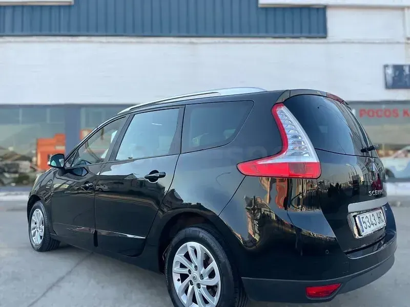 Usado Renault Grand Scénic Bose Edition 130 CV (95 kW) 2015 Negro Monovolumen