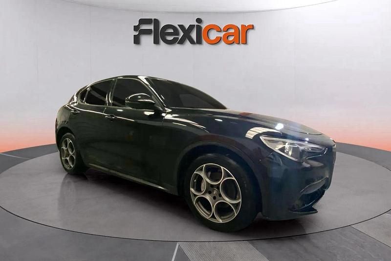 Usado Alfa Romeo Stelvio Sprint 160 CV (117 kW) 2022 Negro SUV