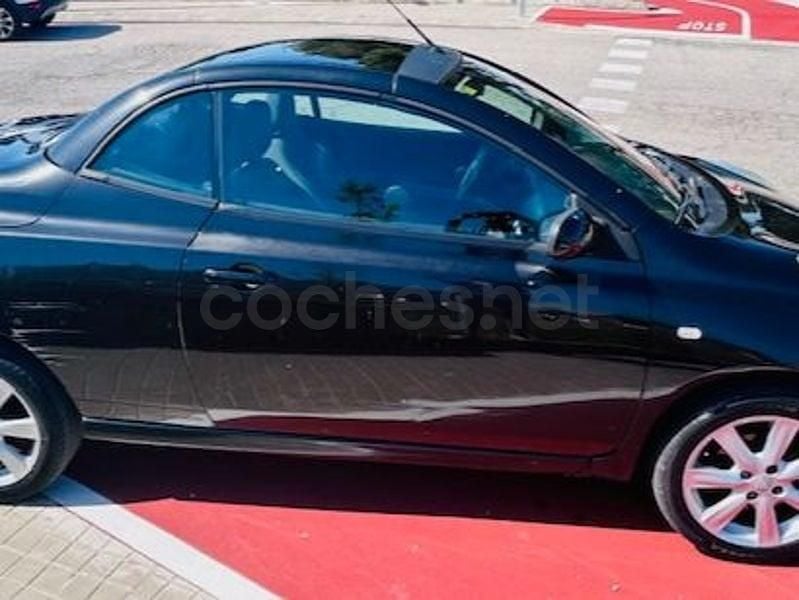 Usado Nissan Micra C+C Tekna 88 CV (64 kW) 2006 Negro Descapotable