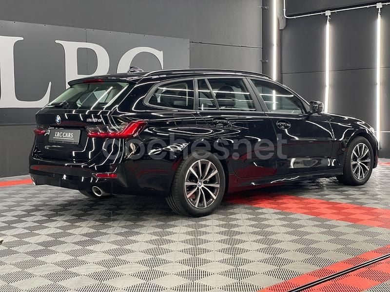 Negro Usado 2021 BMW 320e Comfort Edition Familiar | 29.500 € (Un poco caro) - Imagen 1/4