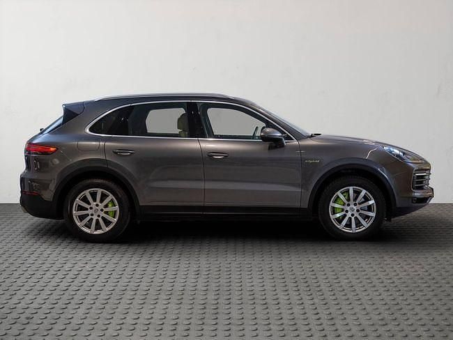 Usado Porsche Cayenne 462 CV (339 kW) 2019 Gris / plata SUV