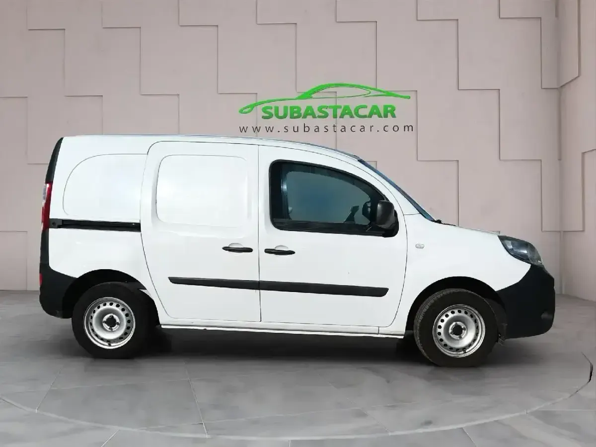 Begagnad Renault Kangoo 75 HK (55 kW) 2019 Vit Minibuss