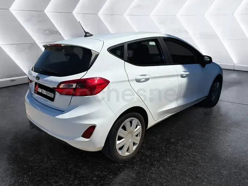 Usado Ford Fiesta Trend 75 CV (55 kW) 2019 Blanco Utilitario