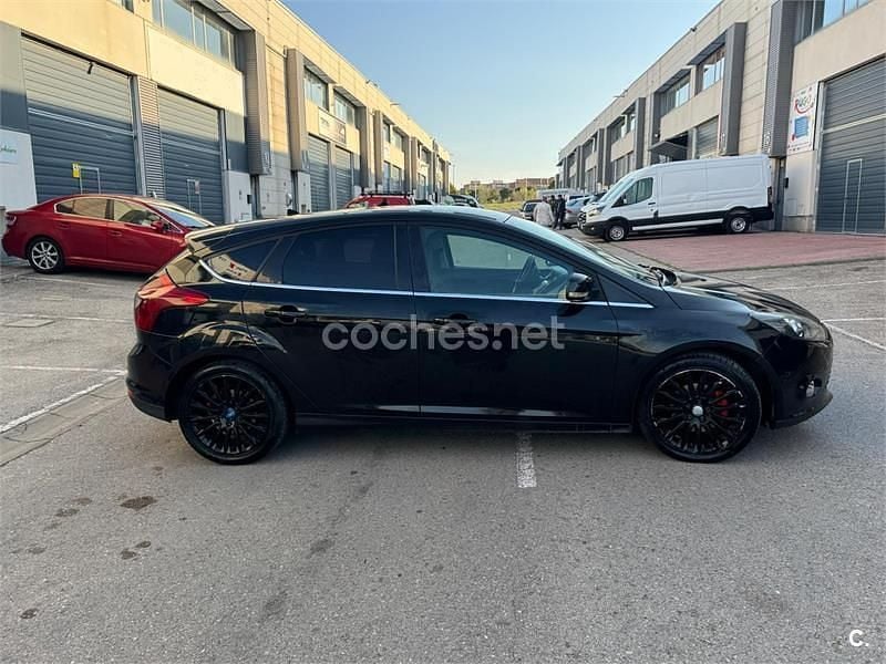Usado Ford Focus Titanium 115 CV (84 kW) 2011 Negro Familiar