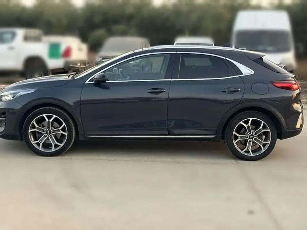 Usado Kia XCeed 136 CV (100 kW) 2021 Gris SUV