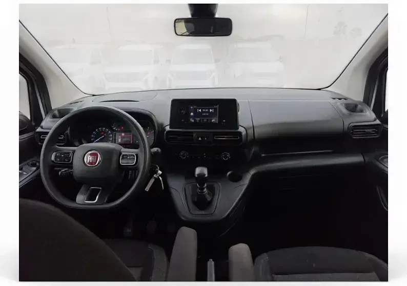Usado Fiat Doblò 102 CV (75 kW) 2023 Blanco Monovolumen