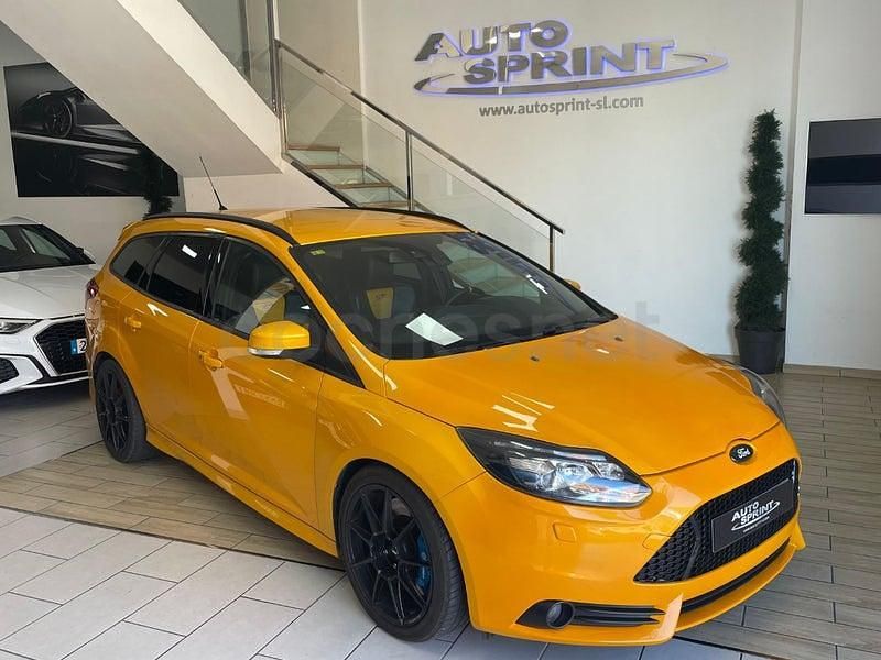 Usado Ford Focus ST 250 CV (183 kW) 2014 Amarillo Familiar