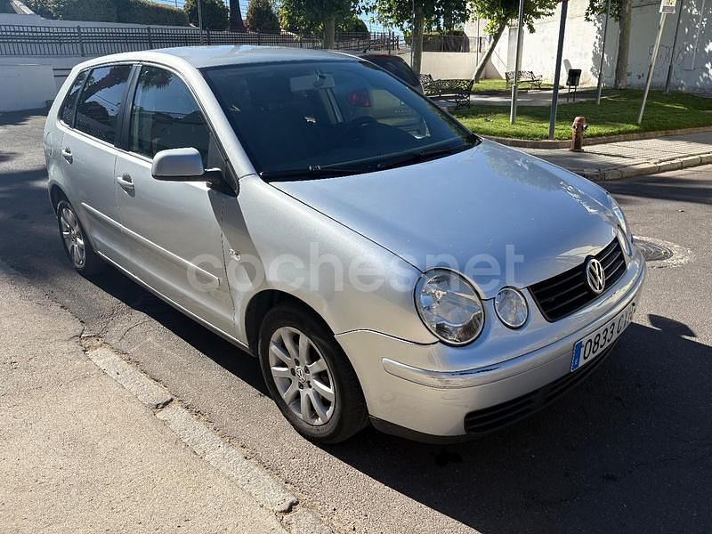 Gris / plata Usado 2004 VW Polo Highline Berlina | 2500 € (Precio justo) - Imagen 1/4