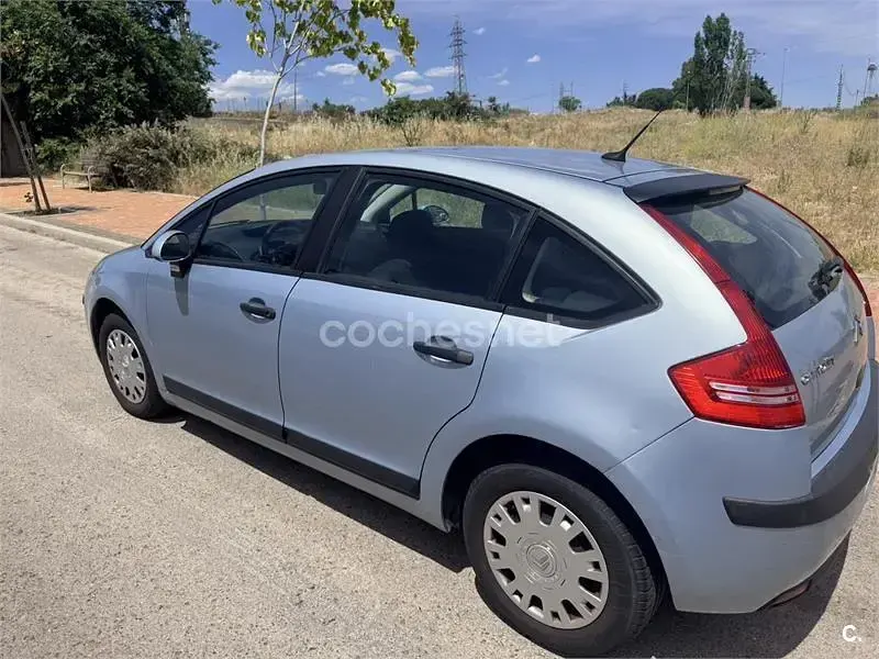 Usado Citroën C4 90 CV (66 kW) 2007 Azul Berlina