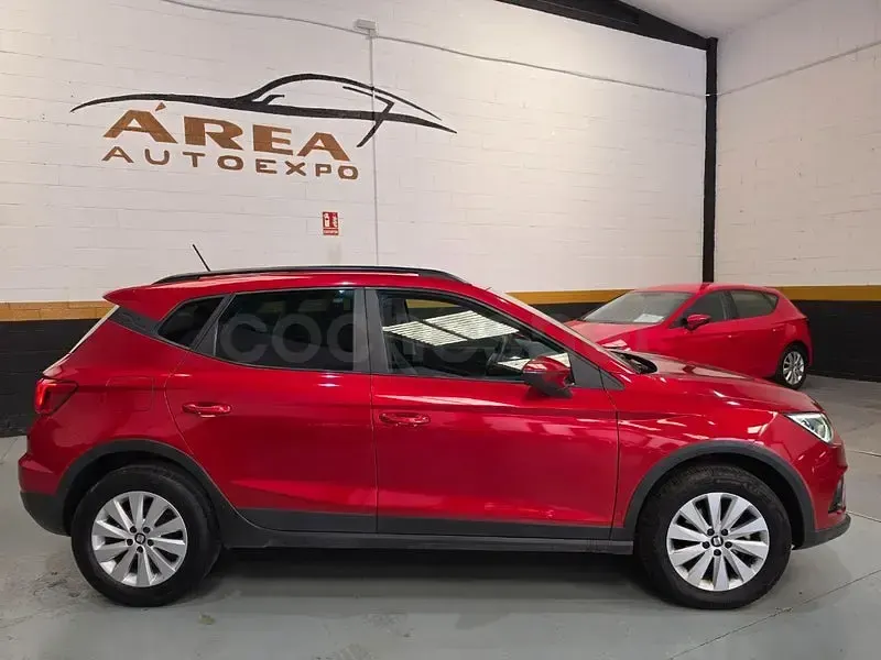 Usado Seat Arona Ecomotive 95 CV (69 kW) 2019 Granate SUV