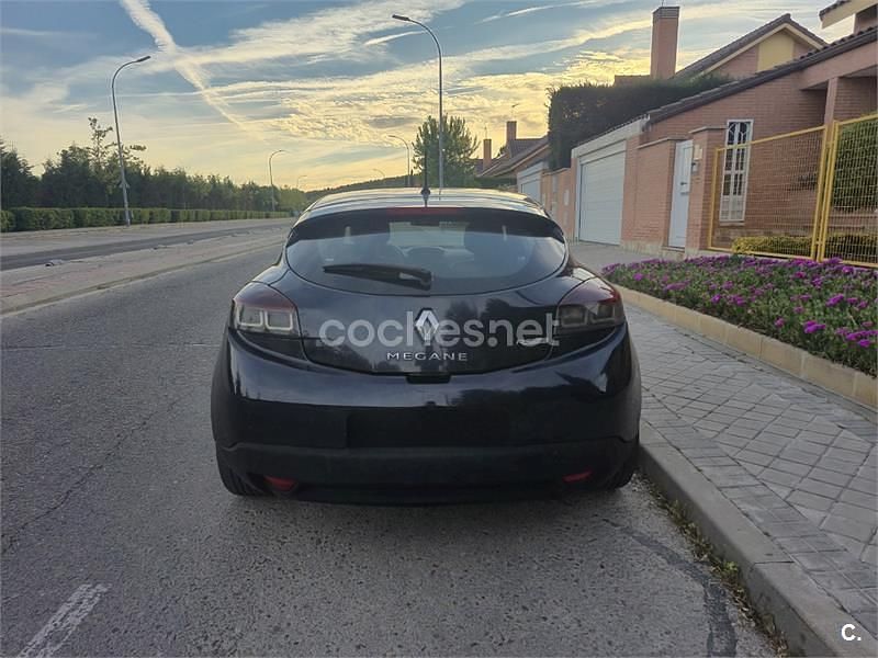 Usado Renault Mégane Dynamique 105 CV (77 kW) 2009 Azul Berlina