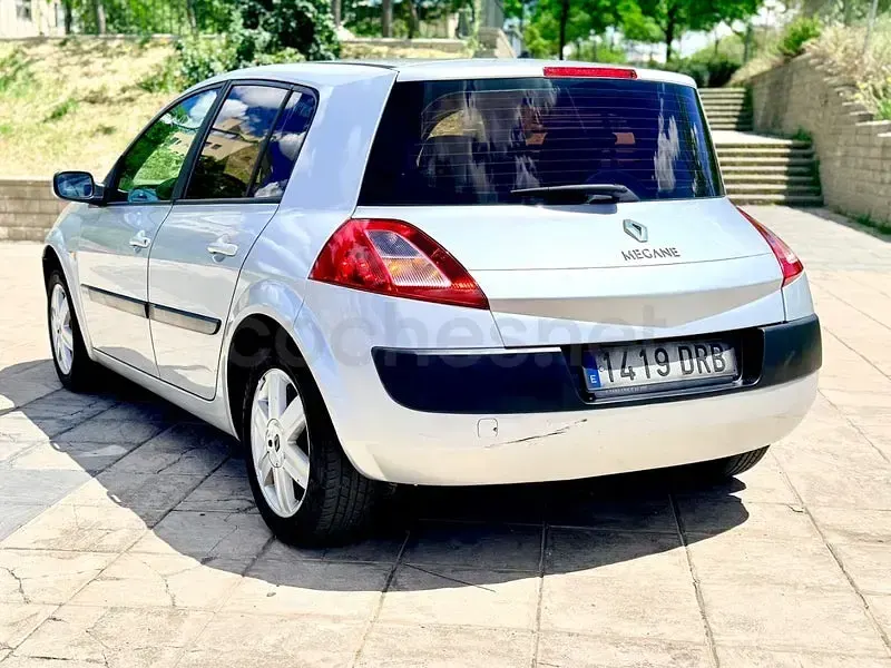 Usado Renault Mégane Authentique 115 CV (84 kW) 2005 Gris / plata Berlina