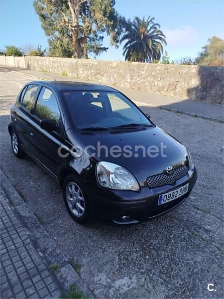 Usado Toyota Yaris Luna 75 CV (55 kW) 2005 Negro Berlina