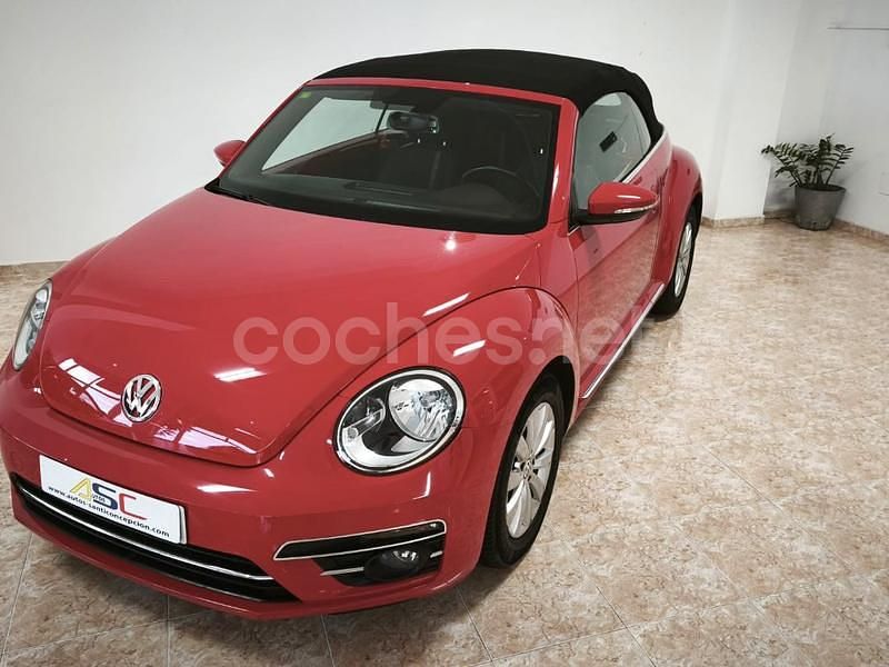 Usado VW Beetle Design 105 CV (77 kW) 2018 Rojo Descapotable
