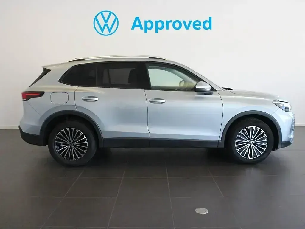 Usado VW Tiguan Life 150 CV (110 kW) 2024 Gris SUV