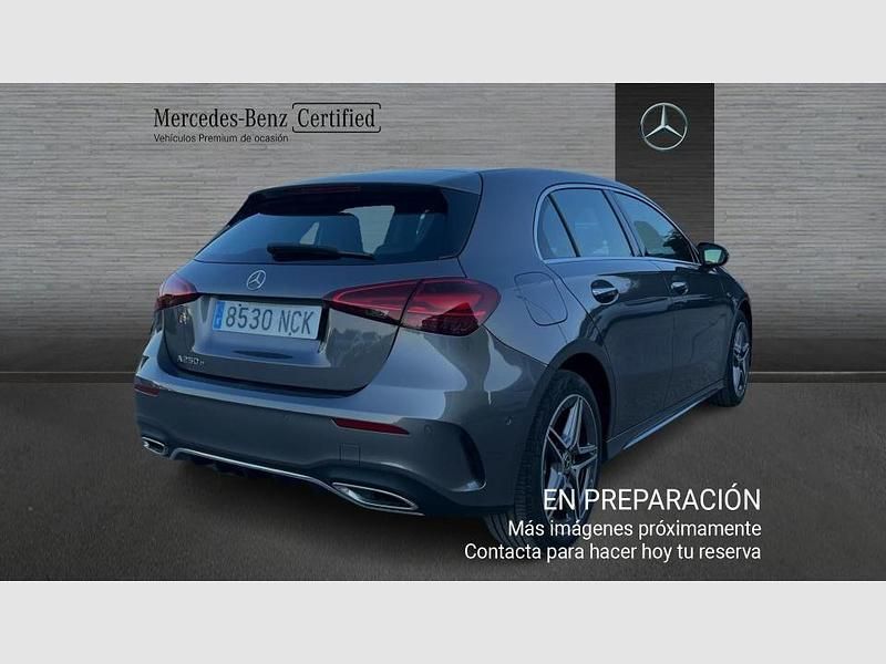 Usado Mercedes A250 AMG line 218 CV (160 kW) 2025 Gris Berlina