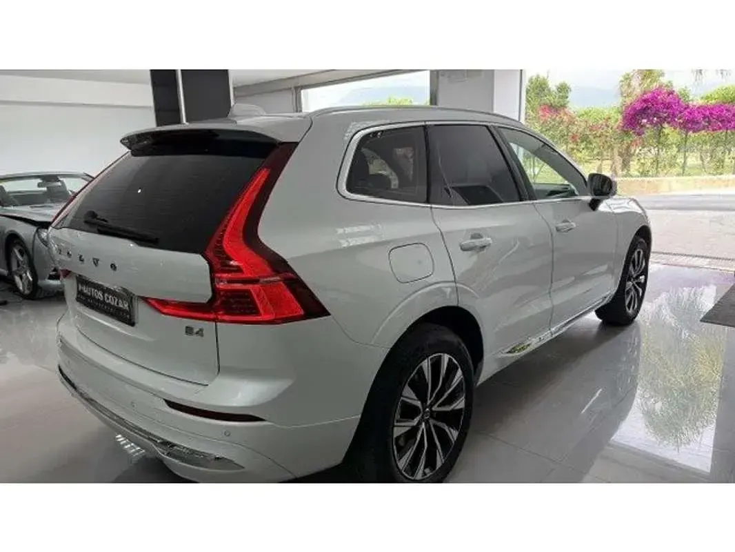 Usado Volvo XC60 Plus 197 CV (144 kW) 2022 Blanco SUV