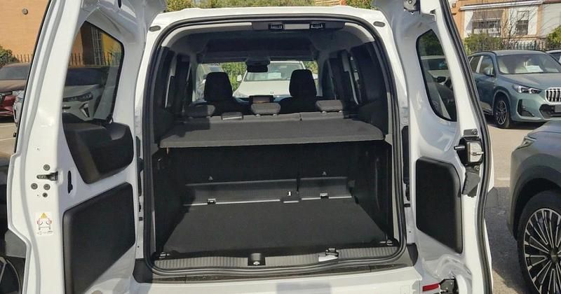 Usado Renault Kangoo 95 CV (69 kW) 2025 Monovolumen