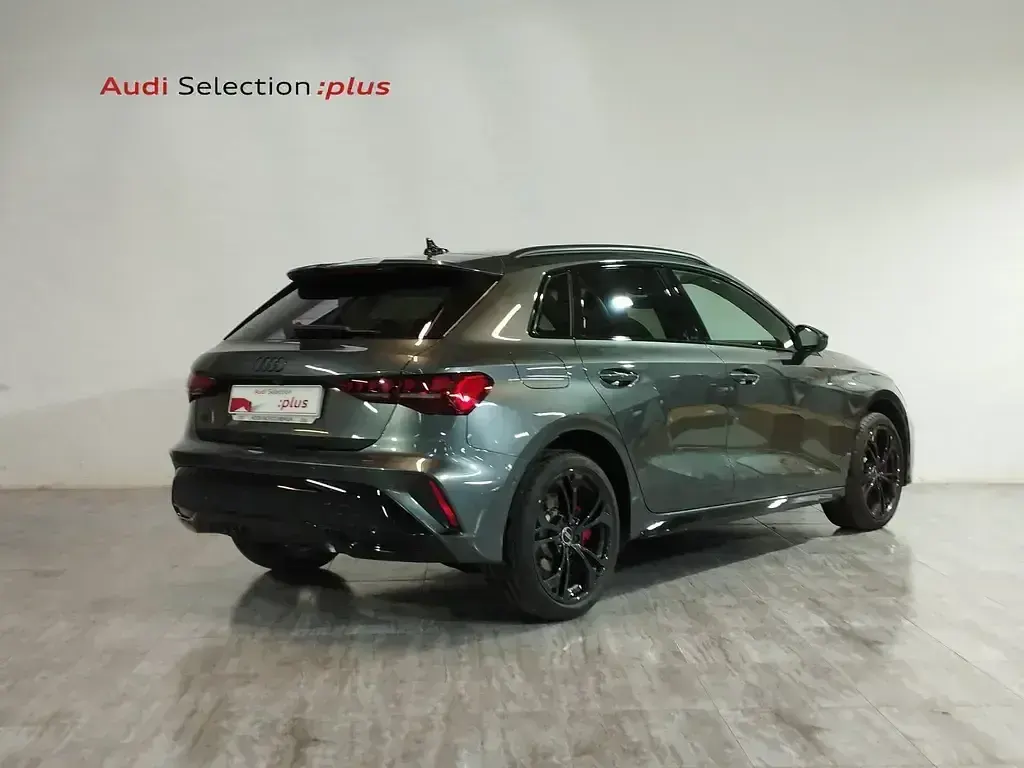 Usado Audi A3 e-tron Competition 272 CV (200 kW) 2025 Gris Utilitario