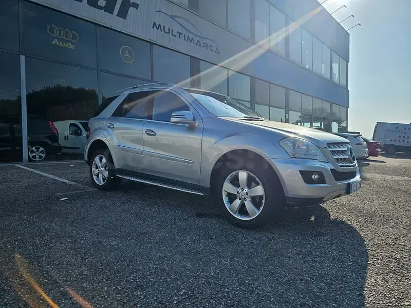 Usado Mercedes ML280 190 CV (139 kW) 2009 Gris / plata SUV