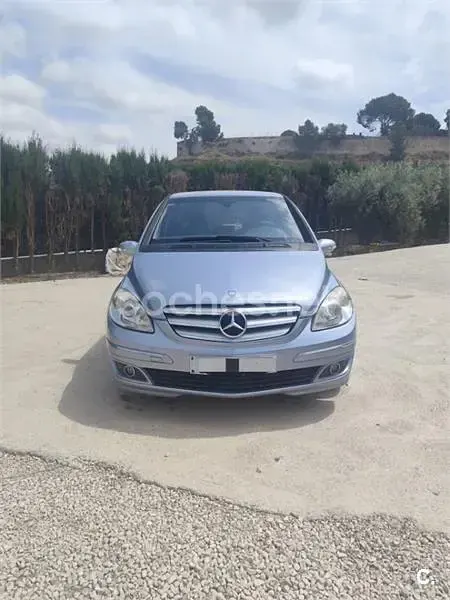 Usado Mercedes B200 140 CV (102 kW) 2006 Gris / plata Monovolumen