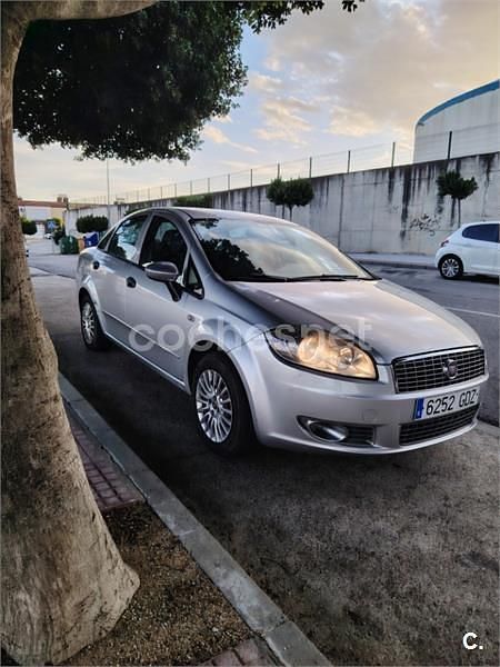 Gris / plata Usado 2008 Fiat Linea Active Berlina | 2699 € - Imagen 1/4