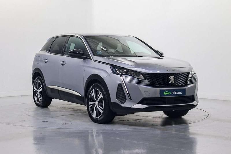 Usado Peugeot 3008 Allure 131 CV (96 kW) 2023 Plateado SUV