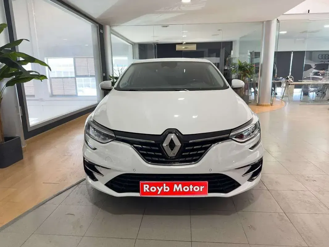 Usado Renault Mégane Zen 116 CV (85 kW) 2021 Blanco Utilitario