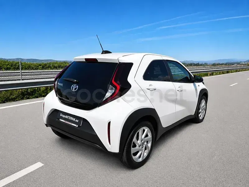 Usado Toyota Aygo X Play 72 CV (52 kW) 2025 Blanco SUV