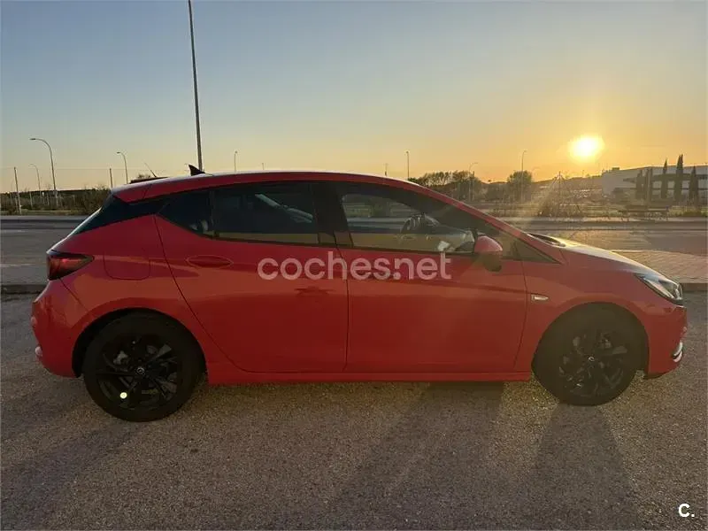 Usado Opel Astra 200 CV (147 kW) 2018 Rojo Berlina