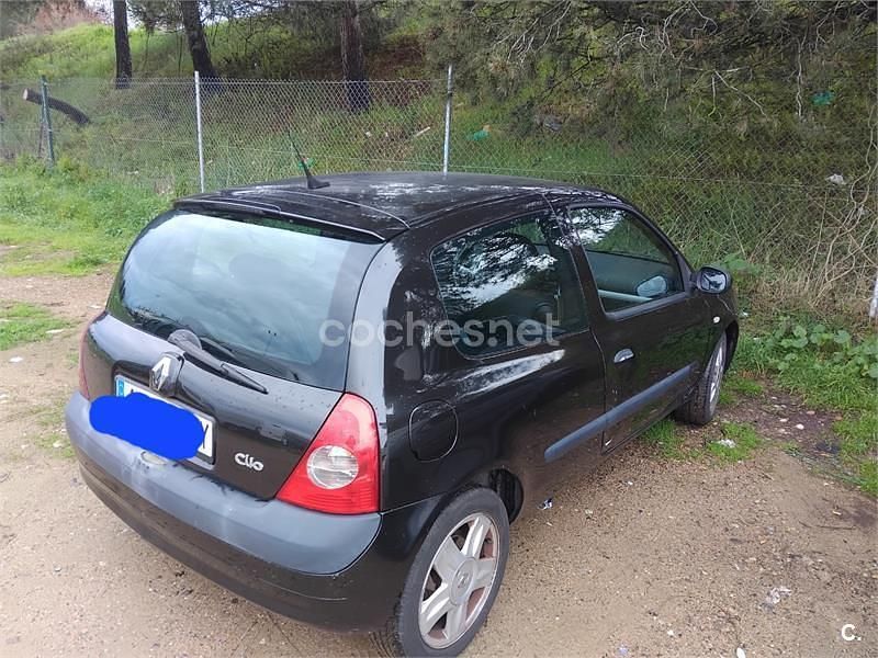 Usado Renault Clio II 60 CV (44 kW) 2004 Negro Berlina