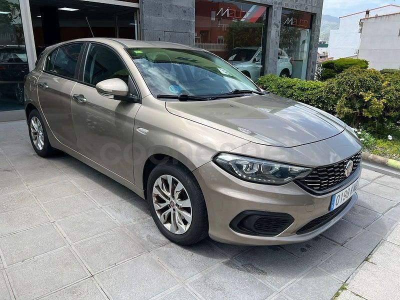 Usado Fiat Tipo Easy 120 HP (88 kW) 2018 Bege Sedan