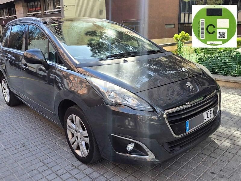 Usado Peugeot 5008 Access 120 CV (88 kW) 2015 Beige Monovolumen