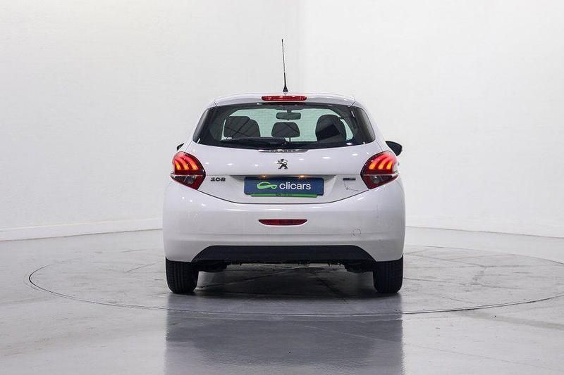 Usado Peugeot 208 Active 82 CV (60 kW) 2017 Blanco Utilitario